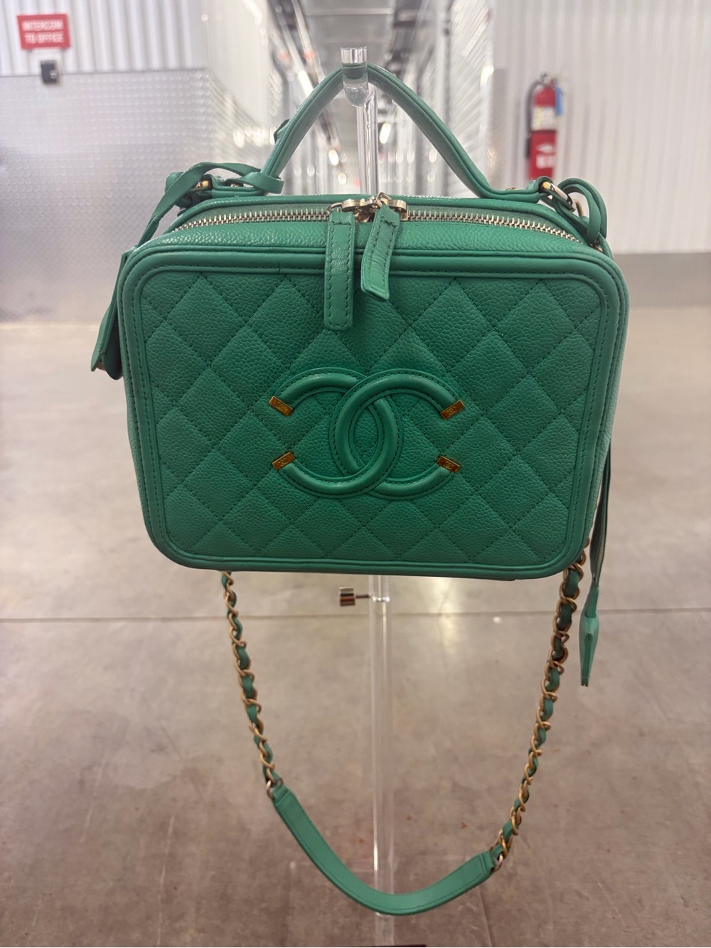 CHANEL GREEN CAVIAR CC FILIGREE MEDIUM VANITY CASE CROSSBODY BAG